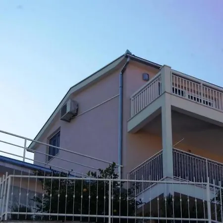 1 Im Erdgeschos Mit Terrasse Und Meerblick Trogir